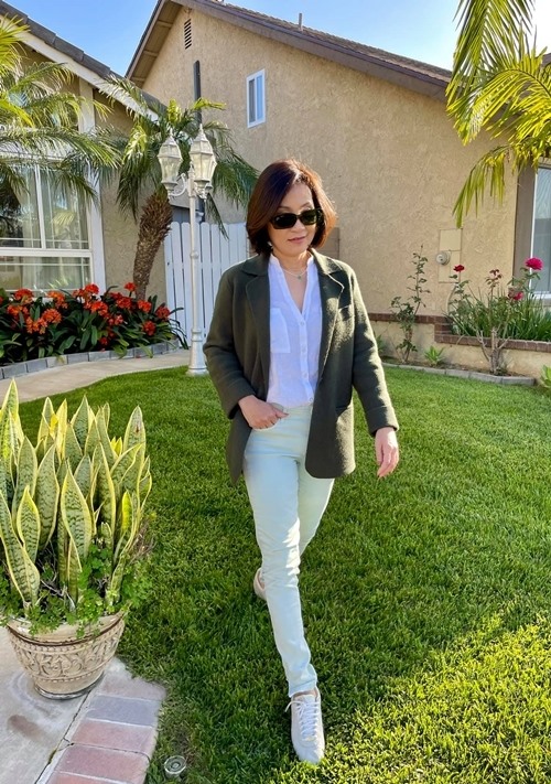 Biệt thự và khu vườn nhỏ ngập tràn hoa của nghệ sĩ Hồng Đào ở Mỹ-7