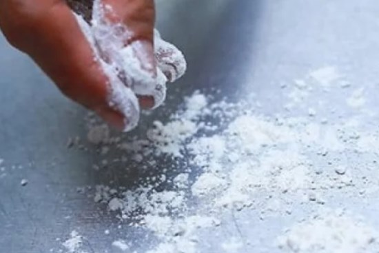 Chỉ một nhúm tinh bột, đồ đạc trong nhà sạch như ly như lau