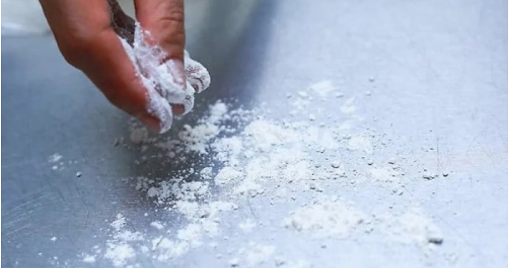 Chỉ một nhúm tinh bột, đồ đạc trong nhà sạch như ly như lau-2
