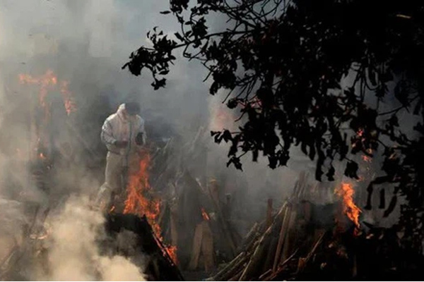 Không khí ở Ấn Độ lúc này như thể có độc và ai cũng sợ hít thở-7