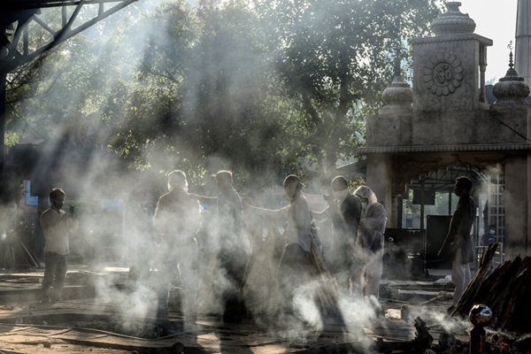 Không khí ở Ấn Độ lúc này như thể có độc và ai cũng sợ hít thở-6