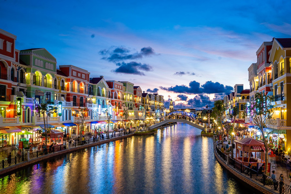 Ăn gì, chơi gì khi ‘không ngủ’ ở Phú Quốc United Center-5