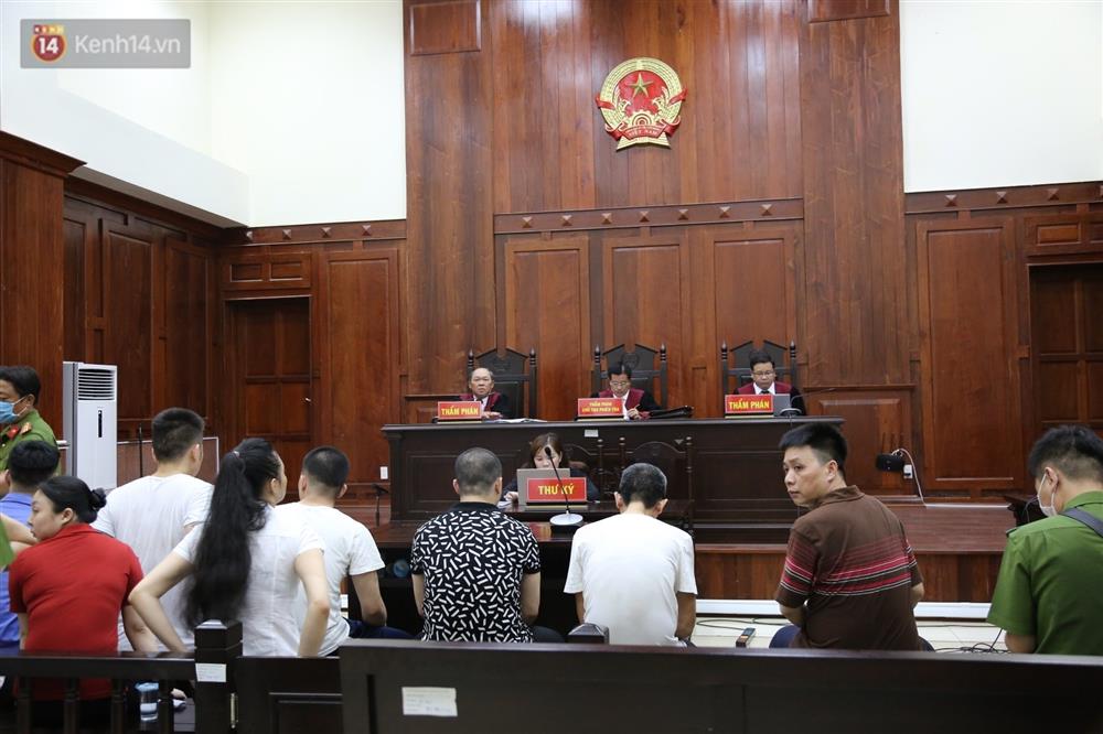 Y án tử hình ông trùm ma túy Văn Kính Dương, Ngọc Miu khóc nức nở, ôm chia tay người tình-1