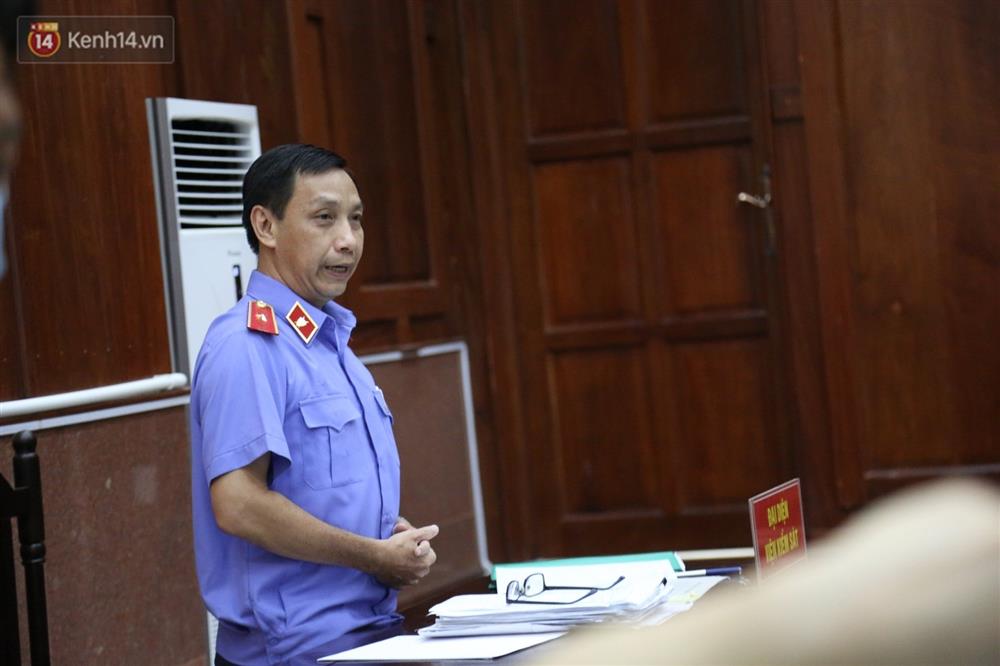 Y án tử hình ông trùm ma túy Văn Kính Dương, Ngọc Miu khóc nức nở, ôm chia tay người tình-4