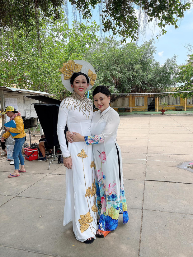 Bị vợ Dũng lò vôi réo tên căng đét, NS Hoài Linh lộ diện với màn giả gái xuất thần và thái độ gây chú ý bên NS Lê Giang-1