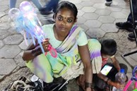 Lao động nghèo Ấn Độ: Từng suýt bán thận vì COVID-19, nếu thủ đô lại phong tỏa thì chỉ còn đường chết