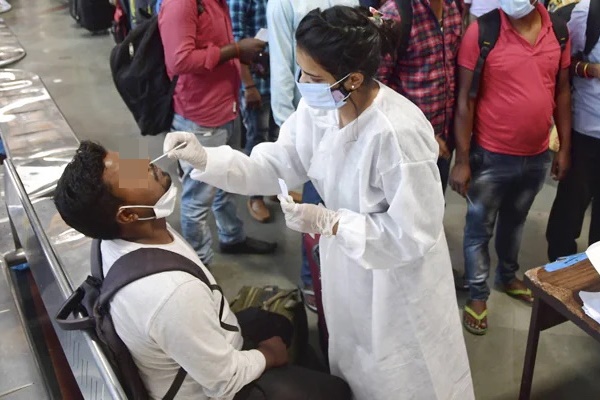 Nhiều bệnh nhân Covid-19 ở Ấn Độ nhảy lầu tự tử-1