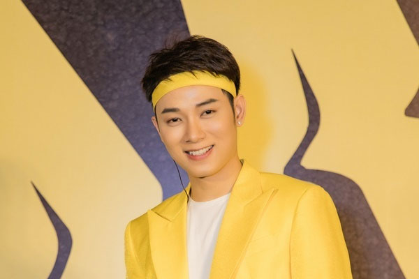 Trúc Nhân có chia sẻ ẩn ý sau khi bị khán giả thẳng tay giật mũ trong một show diễn-5