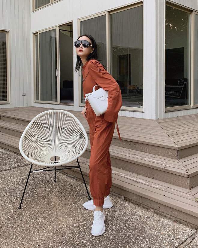 Chị em muốn mặc jumpsuit để khoe dáng thì đừng gây phản cảm như cô gái này...-13