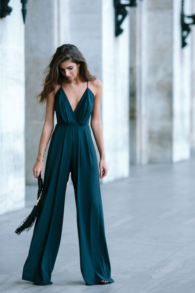 Chị em muốn mặc jumpsuit để khoe dáng thì đừng gây phản cảm như cô gái này...-6