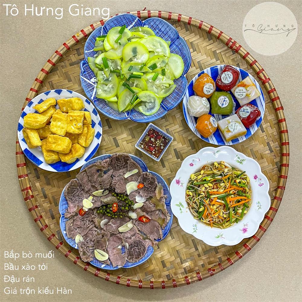 Nghỉ lễ mải chơi chẳng biết tối nay ăn gì, tham khảo ngay những mâm cơm nhà chất như nước cất của hotmom Hà Nội, nhìn đã thấy thèm-2