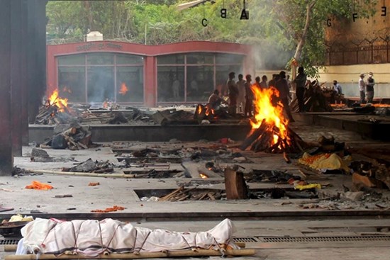 New Delhi (Ấn Độ) hỏa táng hơn 600 thi thể mỗi ngày, cao gấp đôi con số chính thức