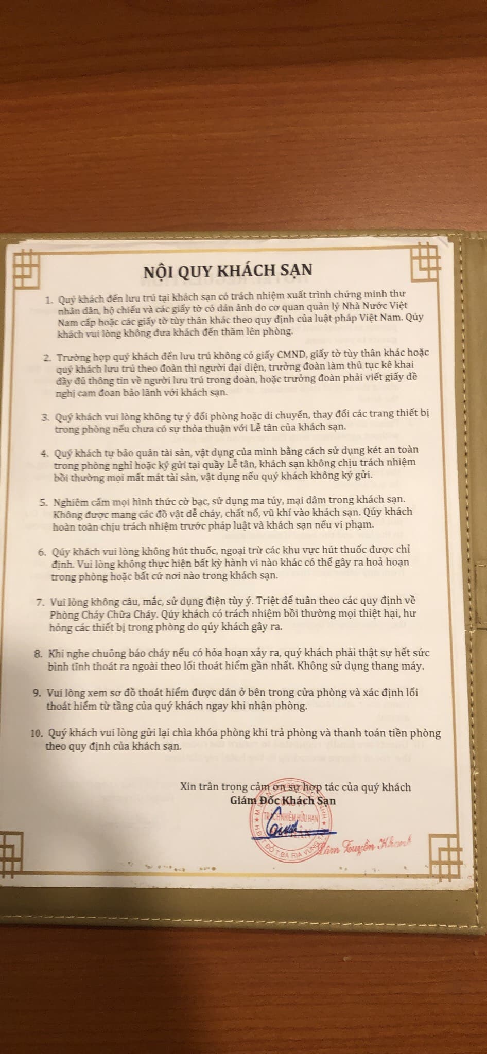 Bị phạt 500.000 đồng vì kê sát 2 chiếc giường khi đi du lịch: Khách hàng có lỗi hay khách sạn xử lý thiếu tình người?-2