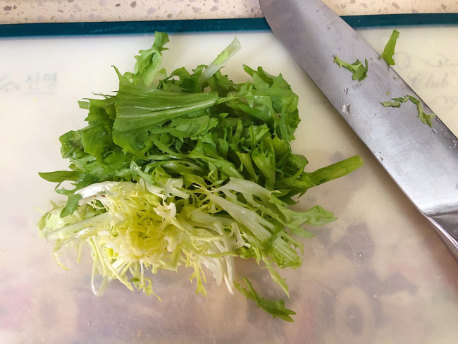 Mấy ngày nghỉ chị em đừng quên mỗi ngày ăn món salad này để giữ da căng dáng chuẩn nhé!-1