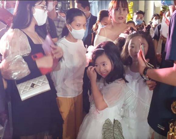 Lần hiếm hoi con gái Mai Phương đi dự sự kiện, bé cao lớn, xinh như thiên thần-2