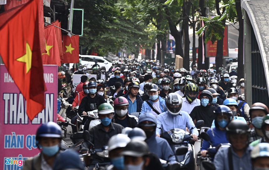 Ùn ùn về quê nghỉ lễ 30/4, cửa ngõ thành phố tê liệt-1
