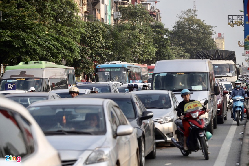 Ùn ùn về quê nghỉ lễ 30/4, cửa ngõ thành phố tê liệt-2