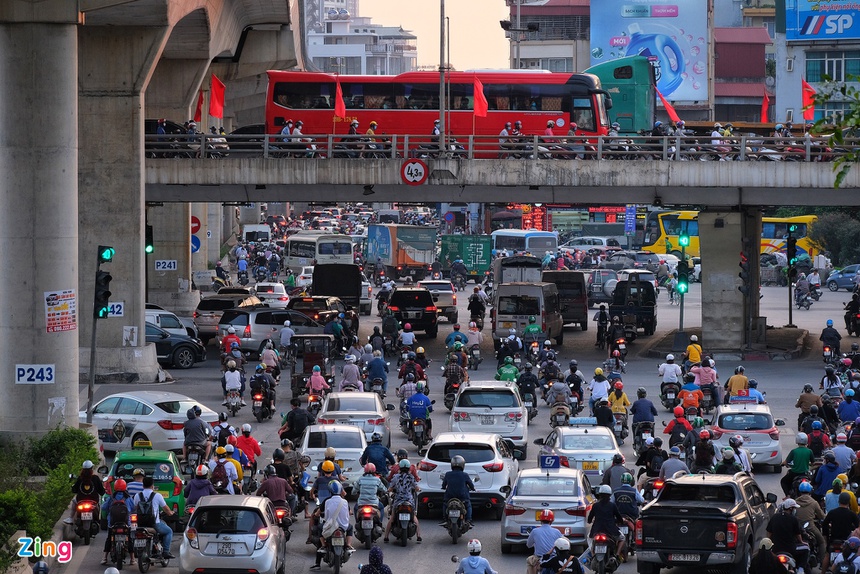 Ùn ùn về quê nghỉ lễ 30/4, cửa ngõ thành phố tê liệt-14