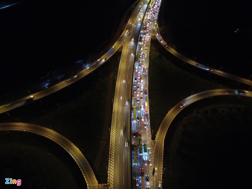 Ùn ùn về quê nghỉ lễ 30/4, cửa ngõ thành phố tê liệt-20