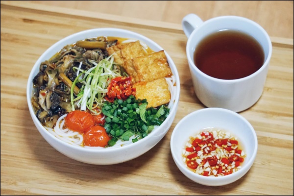 Chàng du học sinh Nhật nhớ quê hương trổ tài làm loạt món bún siêu ngon, chị em trầm trồ con trai sao lại tài giỏi, đảm đang thế!-5