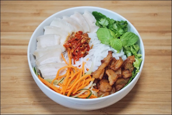 Chàng du học sinh Nhật nhớ quê hương trổ tài làm loạt món bún siêu ngon, chị em trầm trồ con trai sao lại tài giỏi, đảm đang thế!-7