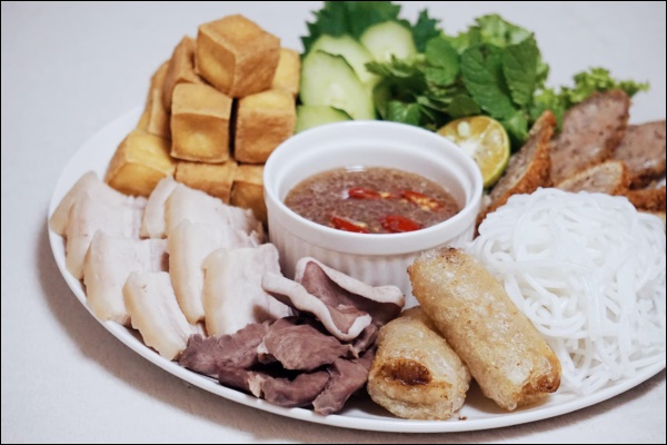 Chàng du học sinh Nhật nhớ quê hương trổ tài làm loạt&nbsp;món bún siêu ngon, chị em trầm trồ con trai sao lại tài giỏi, đảm đang thế!-9