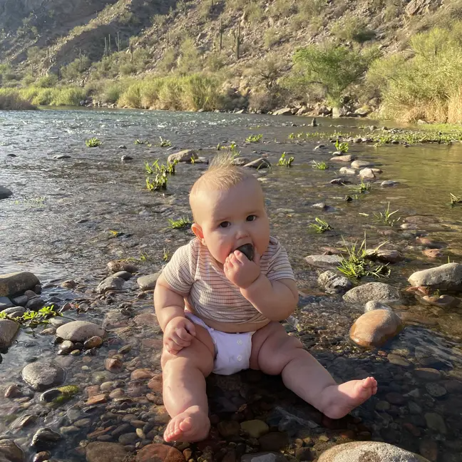 Tự tin phát biểu sữa mẹ chữa bách bệnh, mẹ trẻ cho con trai bốc đất ăn vã để chứng minh là mình đúng-2