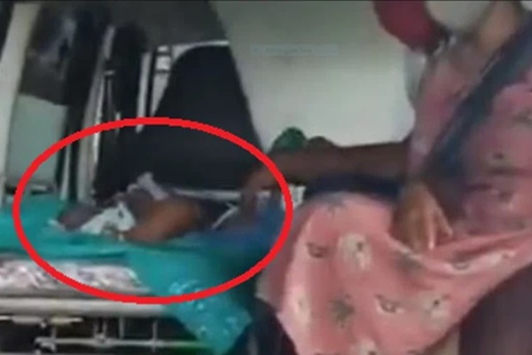Bé gái 16 tháng tuổi chết trước cửa bệnh viện vì Covid-19 ở Ấn Độ, mẹ gào khóc cầu xin giúp đỡ nhưng không một cánh tay nào chìa ra-2