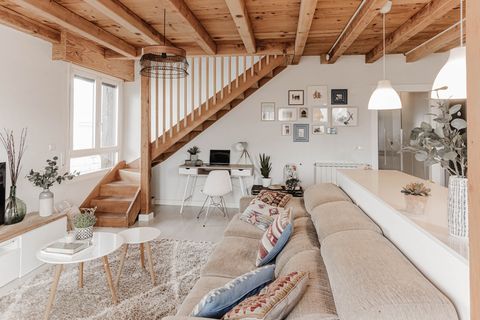 Căn hộ 2 tầng hiện đại và tiện dụng ở trung tâm thành phố được trang trí như một ngôi nhà nông thôn thanh bình-1