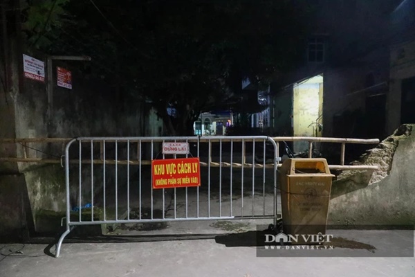 Những hình ảnh phong tỏa nhà trọ của ca dương tính Covid-19 ở Đông Anh ngay trong đêm-1