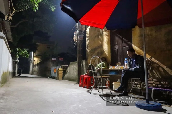 Những hình ảnh phong tỏa nhà trọ của ca dương tính Covid-19 ở Đông Anh ngay trong đêm-3