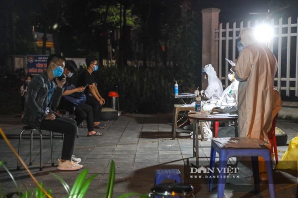 Những hình ảnh phong tỏa nhà trọ của ca dương tính Covid-19 ở Đông Anh ngay trong đêm-5