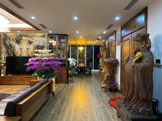 Nhà phố 450m2 của vợ chồng Hà Nội khiến dân tình loá mắt vì như biệt phủ gỗ, có món nặng đến mức 25 người khiêng-4