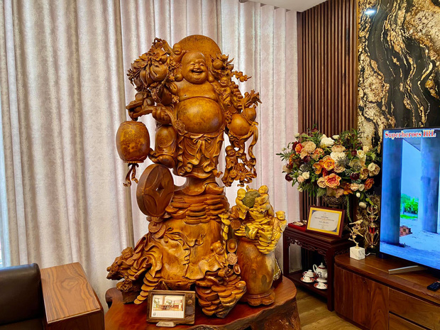 Nhà phố 450m2 của vợ chồng Hà Nội khiến dân tình loá mắt vì như biệt phủ gỗ, có món nặng đến mức 25 người khiêng-6