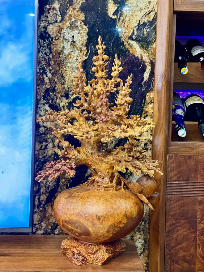 Nhà phố 450m2 của vợ chồng Hà Nội khiến dân tình loá mắt vì như biệt phủ gỗ, có món nặng đến mức 25 người khiêng-8