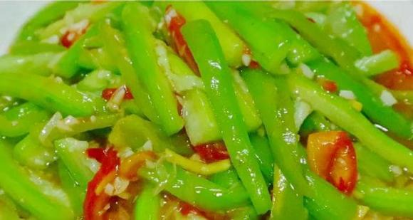 Khi xào mướp không nên cho dầu ăn trực tiếp, hướng dẫn cách làm ngon như ngoài hàng, mướp có màu xanh và không bị ra nước-10