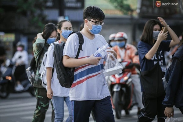 Trường đại học ở TP.HCM phát thông báo khẩn cho sinh viên rời thành phố dịp lễ-1