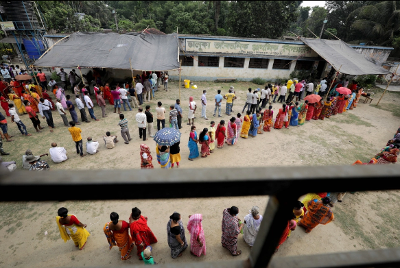 Ấn Độ: Bác sĩ phù thủy dùng sắt nung đóng dấu lên người bệnh nhân để chữa COVID-19-3