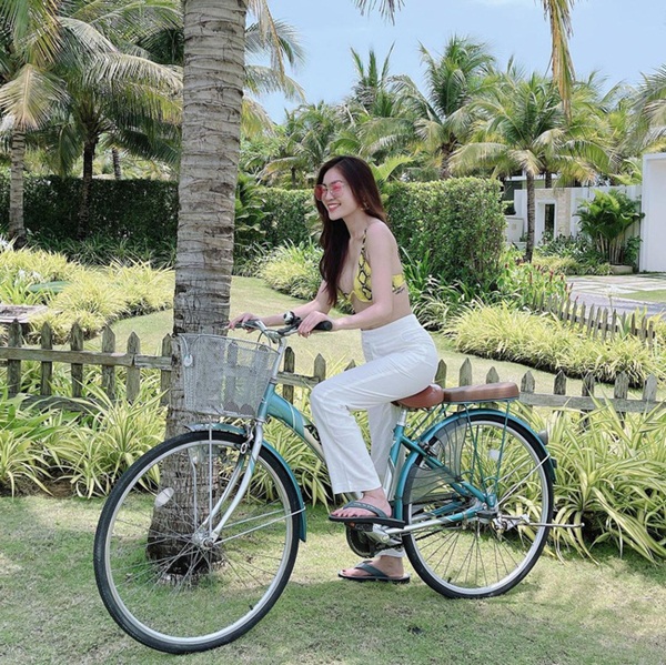 Học Lan Ngọc loạt outfit đi biển xinh như mộng, lên hình sống ảo đảm bảo mãn nhãn-5