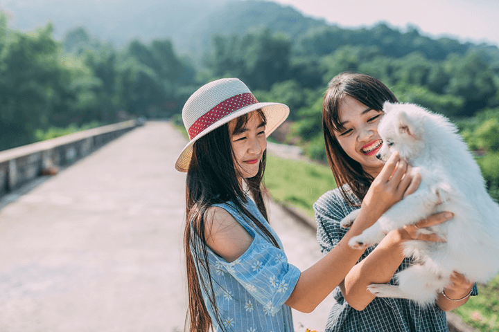 Lên thăm em gái đẻ, 11h trưa nóng toát mồ hôi em vẫn ôm con ngủ, tôi vào gọi dậy thì chết sững với những thứ rơi ra từ túi áo-1