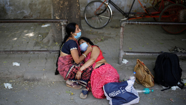 Lời kể ám ảnh của nhà báo Mỹ giữa địa ngục Ấn Độ: Không khí lúc này như thể có độc, ai cũng sợ hít thở, thi thể chất chồng mỗi ngày-5