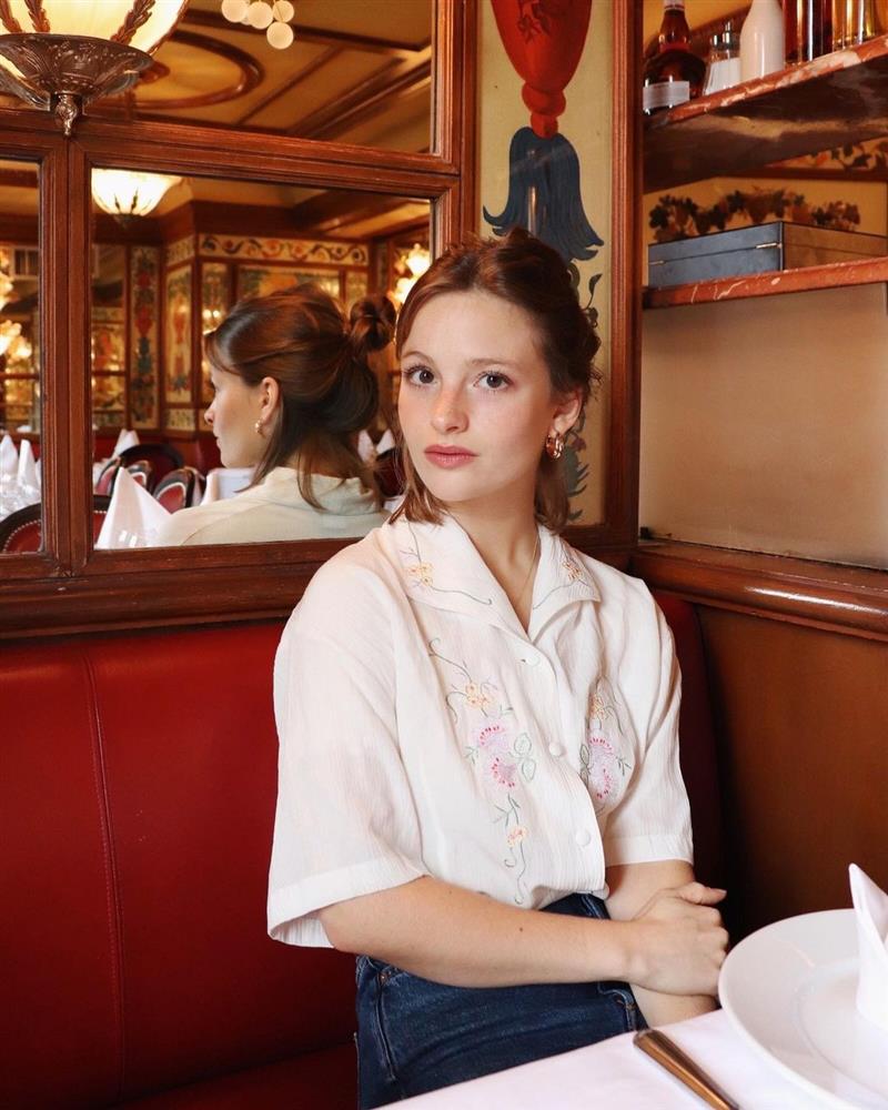 Kiểu áo sơ mi bỏ bùa gái Pháp: Mặc lên trẻ ra mấy tuổi, độ thanh lịch thì miễn chê-10