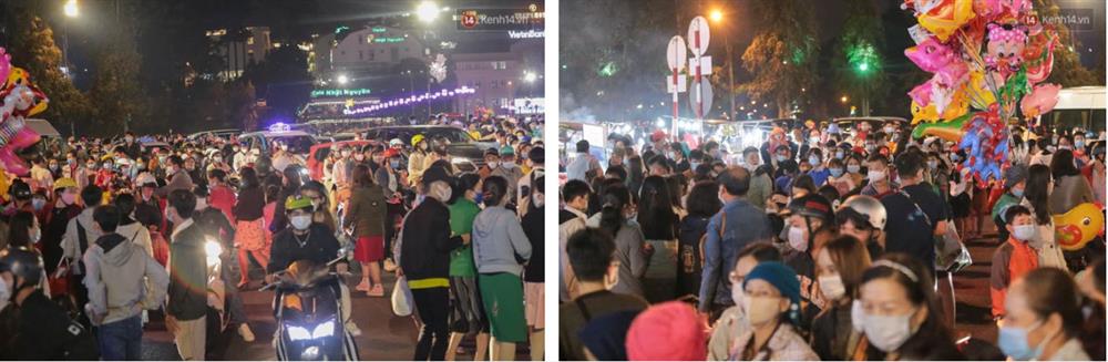 Cận cảnh chợ đêm Đà Lạt quá tải tối 30/4: Người đi bộ tràn xuống đường, xe máy ô tô nhích từng chút một-4