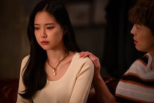 Con ốm, chồng vẫn thỏa thuê đàn đúm bạn bè, đến khi đọc nội dung tờ giấy trên tay, anh ta suy sụp, xin xỏ nhưng đã muộn!-3