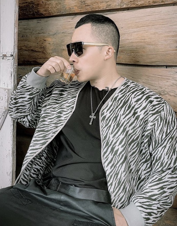 Vũ Khắc Tiệp chính thức lên tiếng khi bị tố mượn biệt thự 1800m2 để sống ảo: Giờ khoe nhà, xe đơn thuần là kém sang”-4