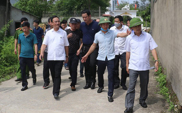 Công an lý giải việc không còng tay nghi phạm bắn chết 2 người trước cổng nhà-2