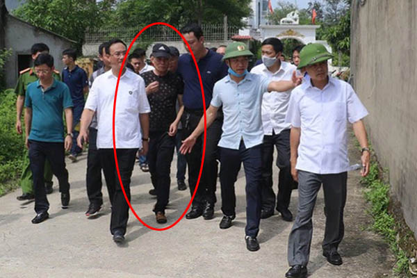 Vụ chủ nhà bắn chết 2 người trước cổng: Nghi phạm từng cầm dao đâm vào xe, vào giường, nghĩ có người muốn giết mình-5