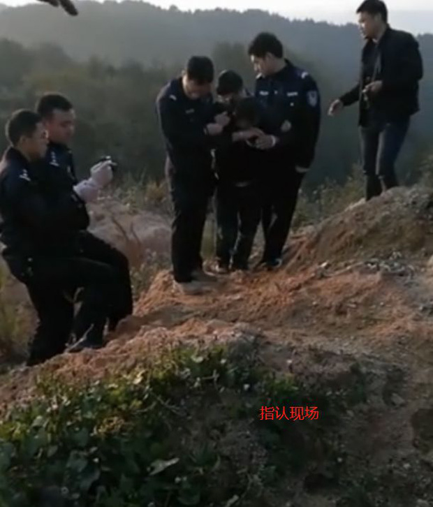 Thấy bố lau nhà với dáng vẻ kỳ lạ, 7 tháng sau sự thật kinh hoàng bại lộ, con gái chính tay ký giấy yêu cầu tòa tử hình bố-1