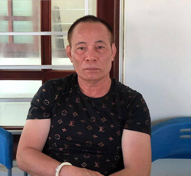 Vụ chủ nhà bắn chết 2 người trước cổng: Nghi phạm từng cầm dao đâm vào xe, vào giường, nghĩ có người muốn giết mình-2