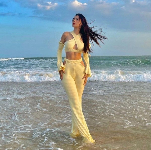 Chi Pu, Kim Kardashian diện mốt váy áo cắt xẻ-1